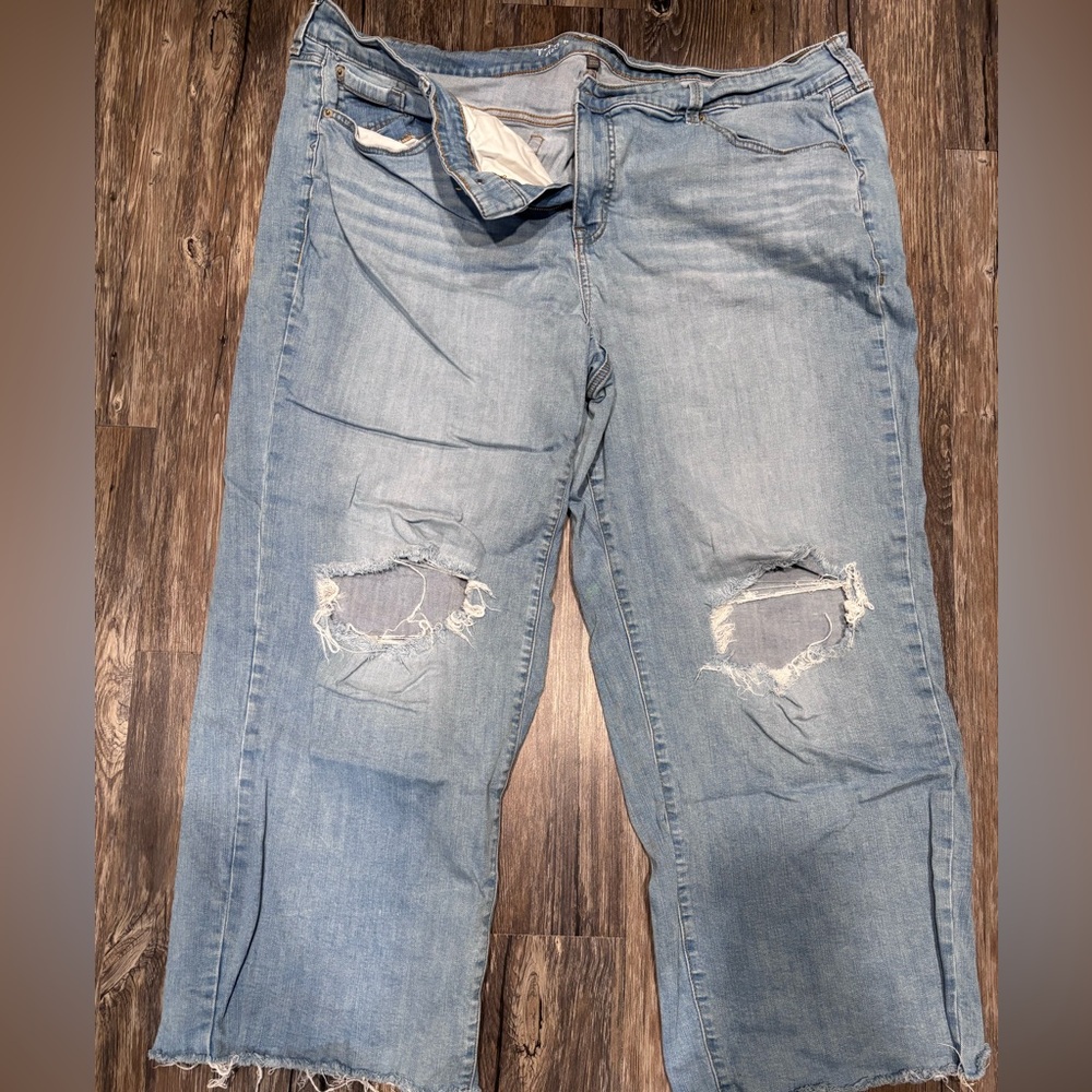 Torrid 22R High Rise Cropped Distressed Light Blue Jeans